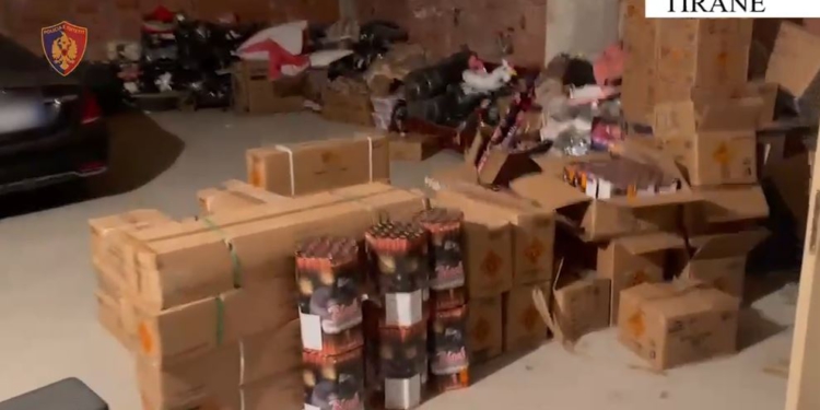 Zbulohet një banesë ku magazinoheshin lëndë piroteknike, dyshohet se furnizonin protestuesit