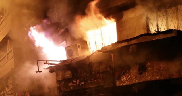 Horror në Tiranë, 35-vjeçari i vë flakën banesës së prindërve të gruas, vdesin bashkëshortët