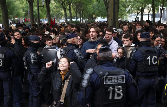 Franca mobilizon 70 mijë policë dhe xhandarë për protestat e fundjavës