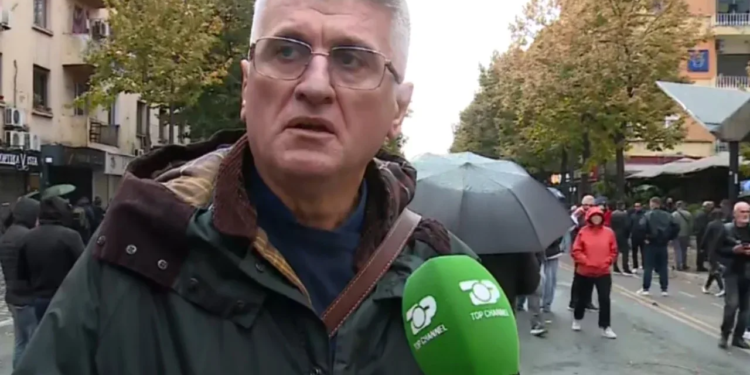 Gjekmarkaj sqaron përplasjet në protestë: Janë 20-30 neomarksistë të Arlind Qorit, studentët nuk janë kundër PD-së