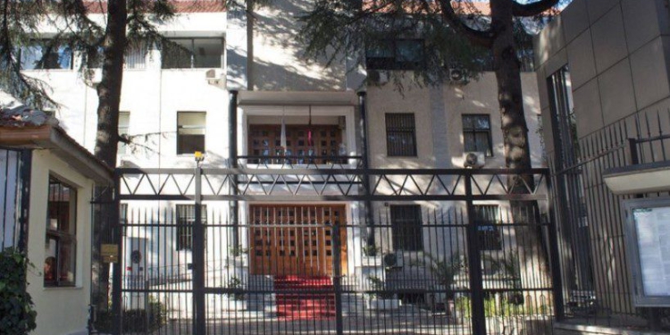 Protesta e përshkallëzuar në Tiranë, Gjykata e Apelit njofton personelin të largohen nga institucioni