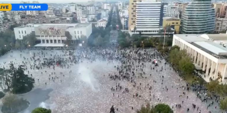 Dalin pamjet e fundit me dron, ja përmasat reale të protestës së dhunshme në Tiranë