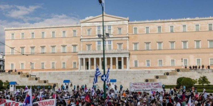 Përmirësimi i cilësisë së Arsimit, mësuesit dhe studentët në Greqi dalin në protestë!