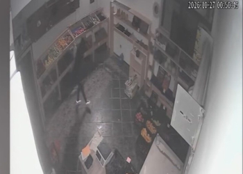VIDEO/ Dy ‘skifterët’ bastisin dy herë brenda orës dyqanin e fruta-perimeve në Vlorë, vjedhin xhiron ditore!