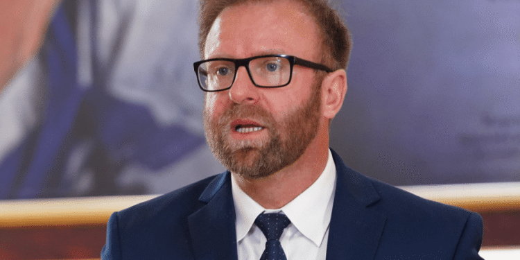 “Protesta instrument demokratik, por jo dhuna”- Ish-zv/kryeministri i Kosovës: Shqipëria të mos kthehet në ‘poligon’ të ambicieve të huaja, nëse cenohet…