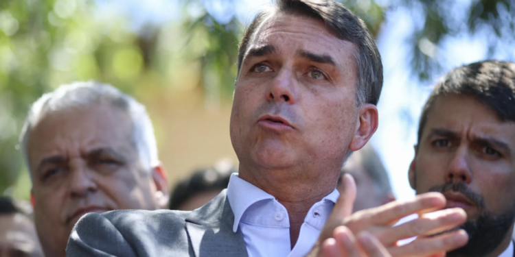Trump ‘i hap dyert’ familjes Bolsonaro, pajisen me viza amerikane