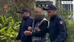 Grabiti kasafortën e biznesit, arrestohet 46-vjeçari në Kavajë, në kërkim bashkëpunëtori! Zbulohen tufa me lekë dhe…