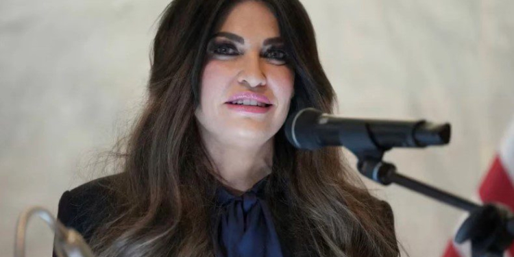 “Ka qenë nderi i jetës sime t’i shërbej…”, Kimberly Guilfoyle jep dorëheqjen nga posti i ambasadores së SHBA-së në Greqi!