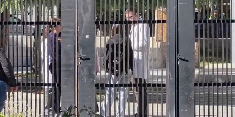 Ndalojnë protestat e gjimnazistëve në Korçë, anulohet pushimi i madh në shkolla, nxënësit rrinë në klasa!