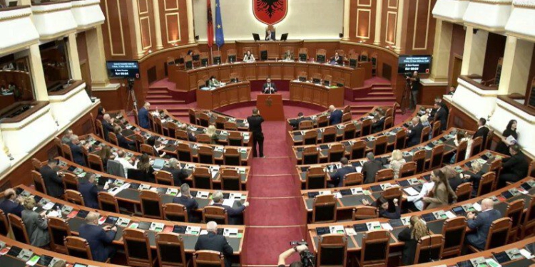 Kuvendi sot në seancë plenare, 19 pika në rend dite! Nga interpelanca me ministrin Gonxhe, te Banka e Shqipërisë, Këshilli Fiskal dhe mbrojtja e konsumatorit