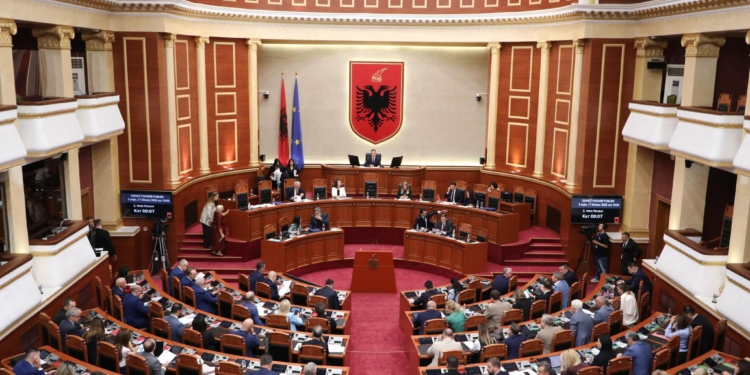 Seanca plenare u anulua për shkak të protestës së dhunshme, reagon Kuvendi: Do të mbahet javën e ardhshme
