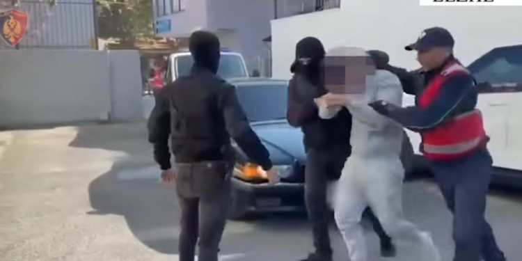 Me makinë të blinduar rrugëve të Kurbinit, jelek antiplumb e shpatë, arrestohet 35-vjeçari! Kishte thyer masën e ‘arrestit në shtëpi’ për drogë