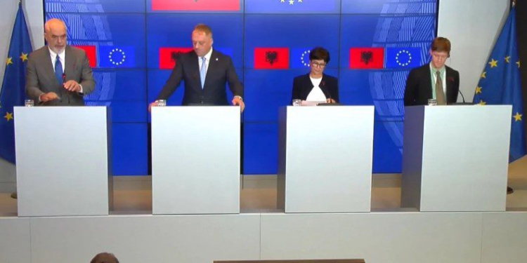 “E ardhmja juaj është në BE”- Konferenca e 10-të Ndërqeveritare me BE, ministri irlandez Byrne: Shqipëria të vijojë me ritmin e reformave!