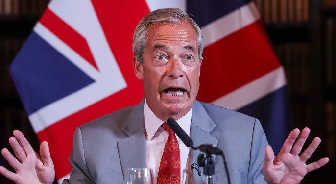 Nigel Farage mbron përdorimin e forcës vdekjeprurëse ndaj migrantëve që kalojnë “Kanalin Anglez”