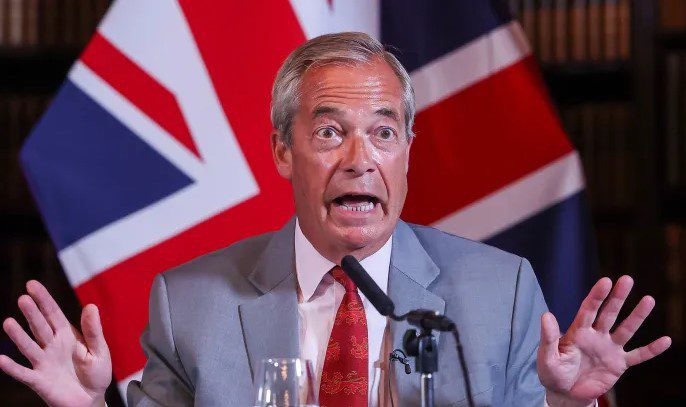 Nigel Farage mbron përdorimin e forcës vdekjeprurëse ndaj migrantëve që kalojnë “Kanalin Anglez”