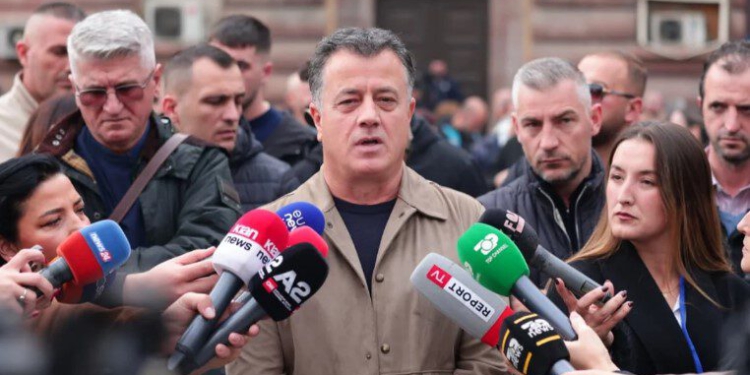 “Ata qorristat do e marrin përgjigjen…!”- Pas përplasjeve në shesh mes dy kampeve, Noka kërcënon: PD-në nuk e shkul askush nga sheshi, të jeni të sigurt!