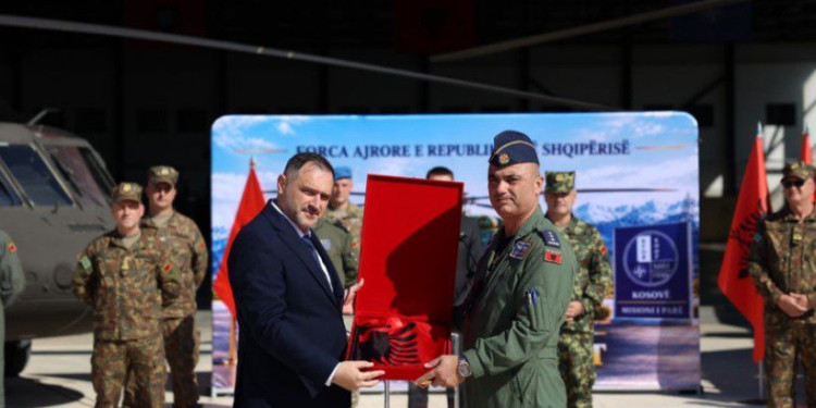 Kontingjenti i parë shqiptar i helikopterëve niset në misionin e NATO-s në KFOR-in e Kosovës, Nufi: FA po zgjeron rolin e saj!