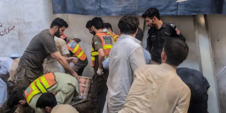 Tragjedi në Pakistan, 28 të vdekur nga shembja e çatisë së një shkolle, mes viktimave edhe fëmijë (VIDEO)