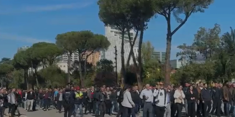 Protesta e djeshme në Tiranë, një i arrestuar dhe dy të proceduar penalisht