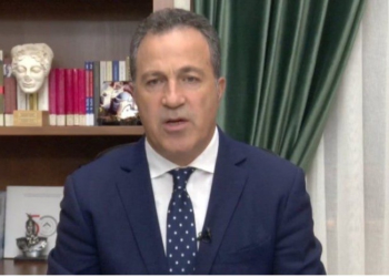 “Të mbajmë larg dhunës të miturit”- Kryeparlamentari Peleshi pas shtyrjes së seancës plenare: T’i thërrasim arsyes, Shqipëria mbi çdo dallim politik