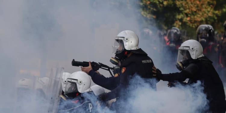 Shtatë ditë protestë, Policia jep detaje: Mes të arrestuarve, 51 persona me precedentë në fushat e vrasjes, pengmarrjes, prostitucionit, narkotikëve…