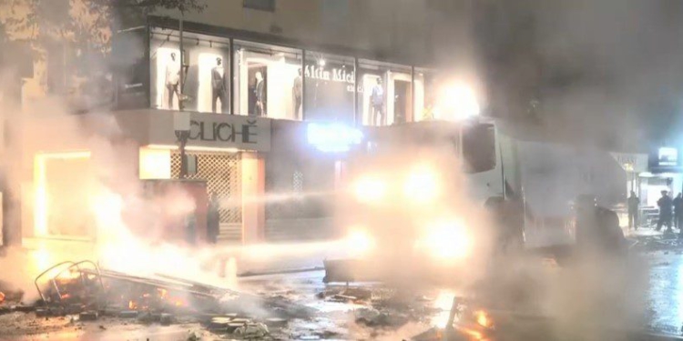 Protesta e studentëve, Policia i zmbraps me ujë e gaz lotsjellës, të tjera arrestime (FOTO)