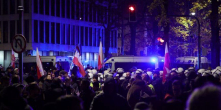 Poloni, pezullohet kreu i Kushtetueses! Proteston opozita, kryeministri Tusk: Duam pavarësinë e gjyqësorit!