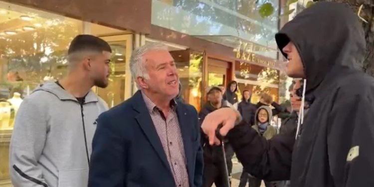 Protestë edhe në Korçë, pjesëmarrja e ulët, grupi marshon te Bashkia!