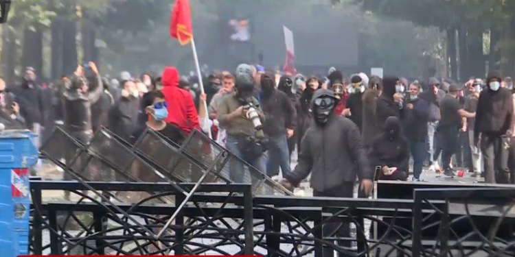 Protesta/ Reagon Ambasada Britanike në Tiranë: E drejta për të protestuar nuk justifikon dhunën dhe dëmtimin e pronës publike!