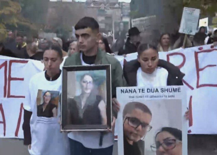 Vrasja e Arlind Zekajt në Kosovë, protestuesit në Prishtinë kërkojnë dorëheqjen e ministres Gërvalla!