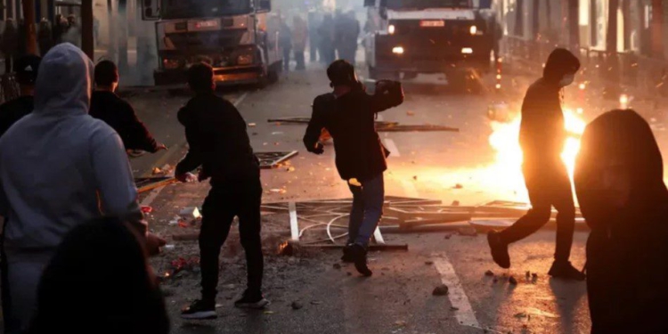 U arrestuan nga Polica gjatë ditës së dytë të protestës së dhunshme, nis në Gjykatë seanca për masat ndaj 55 të dyshuarve!