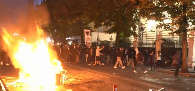 Protesta, MIA përgënjeshtron lajmin për dy studentët në intubim: U bëjmë thirrje qytetarëve të mos besojnë informacione të pavërtetuara!