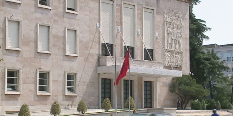 Qeveria shqyrton sot buxhetin 2027, parashikohen 10 miliardë euro, kompensim për bizneset e dëmtuara nga protestat