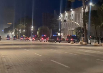 Kaosi nga protesta e dhunshme në Tiranë, RENEA kthehet para Kryeministrisë