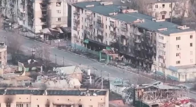 Armëpushimi në Oleshki hyn në ditën e tretë, shpresat për ndihmë humanitare ndeshen me frikën nga dëbimet
