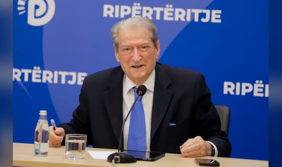 “Kemi lindur dhe do mbetemi parti proteste”- Berisha: Teza se qeveria dhe opozita janë njësoj synon të zbehë përgjegjësinë e pushtetit!