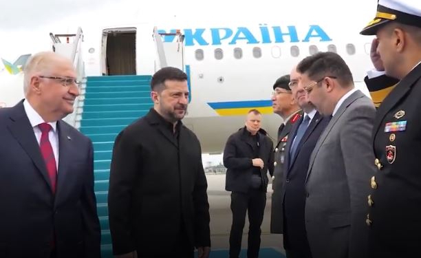 Zelensky mbërrin në Stamboll, takim me Erdoganin