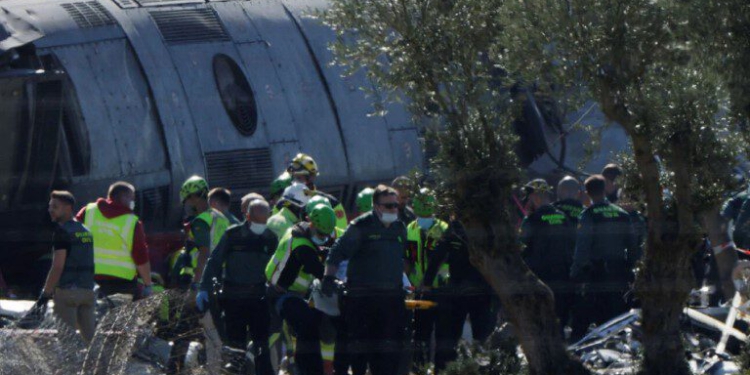 Tragjedia hekurudhore në Spanjë, shkak dyshohet gabimi njerëzor! Të paktën 68 viktima nga përplasja e trenave