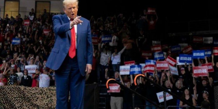 Protestuesit prishin tubimin e Trump në Ohajo dhe i kujtojnë skandalin Epstein! Presidenti: Unë e nxora nga klubi se ishte njeri i keq dhe mik i…