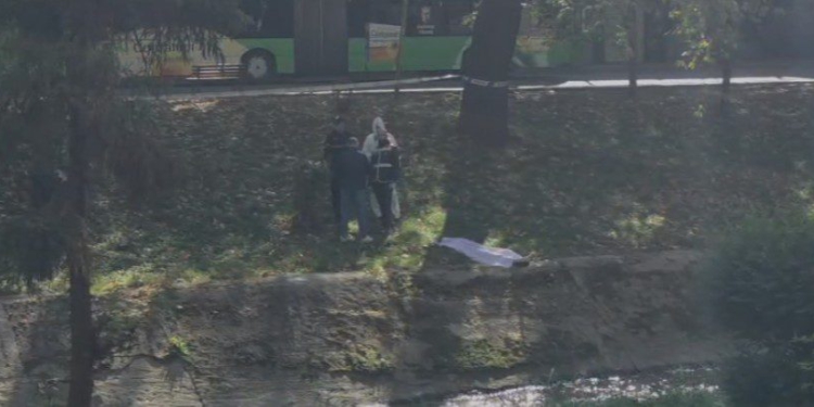 Trupi i pajetë i gjetur buzë Lanës, policia sqaron ngjarjen: Ishte i dehur dhe u hodh