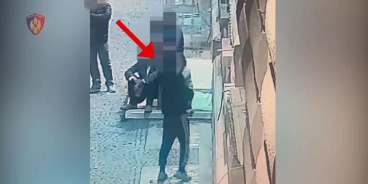 Theu xhamat e Gjykatës Kushtetuese, në pranga protestuesit 19-vjeçar, procedohen 5 të tjerë