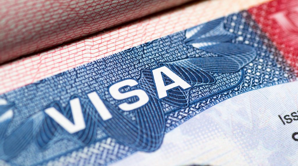 Mbi 300 mijë viza të revokuara gjatë mandatit të dytë të Trump, DASH: Zero tolerancë për të huajt që shkelin ligjin