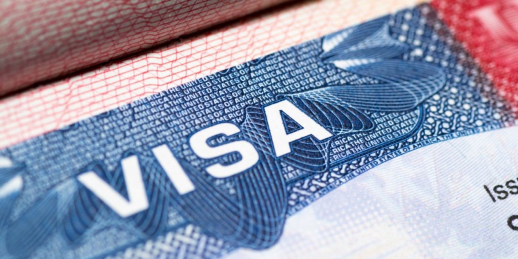 Mbi 300 mijë viza të revokuara gjatë mandatit të dytë të Trump, DASH: Zero tolerancë për të huajt që shkelin ligjin