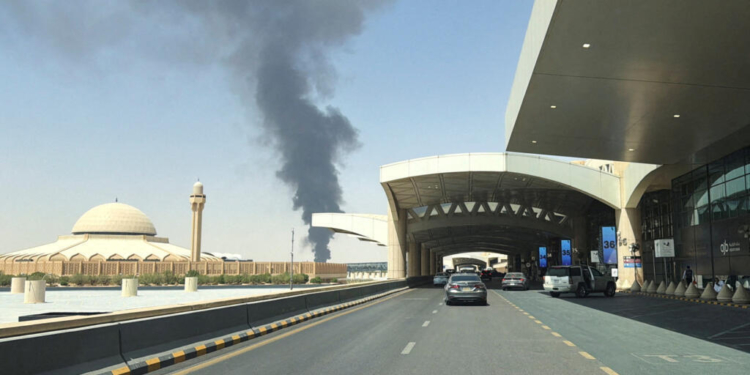 Arabia Saudite nën sulmet e Huthëve, 13 të vdekur nga goditja në aeroportin e Riadit