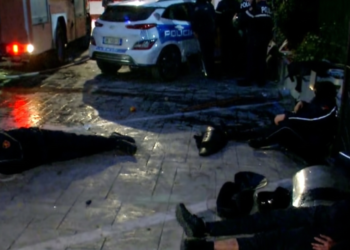10 efektivë të plagosur në Komisariatin Nr.3, Hita: Zjarri rrezikoi edhe të shoqëruarit në qeli