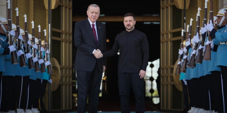 Zelensky viziton Turqinë, takim me Erdoganin për luftën në Ukrainë dhe sigurinë në Detin e Zi!